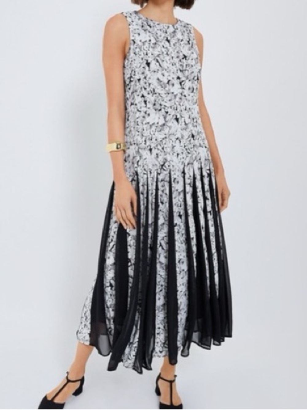 Tuckernuck NWT Andi Maxi Dress Midnight Garden Size 6 Floral Pleated Black White